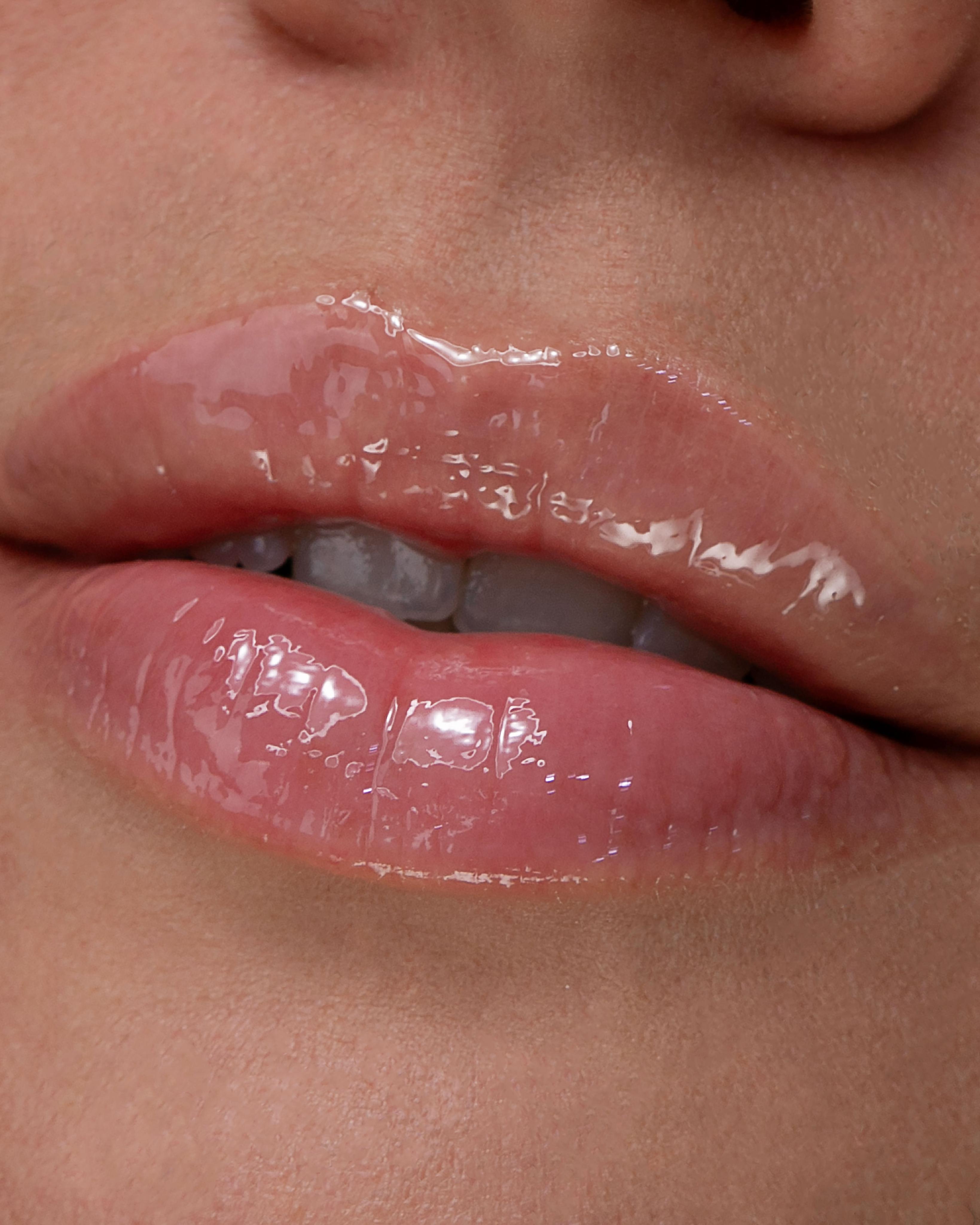 /_next/static/media/diagonal_lips.0340e21f.jpeg